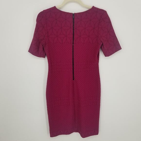 3/$25 Julia Jordan Textured Floral Bodycon Dress 4 Fitted Short Sleeve Berry Red - Picture 2 of 7